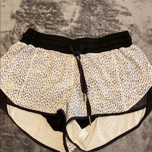 Lululemon Hotty Totty 2.5” Short